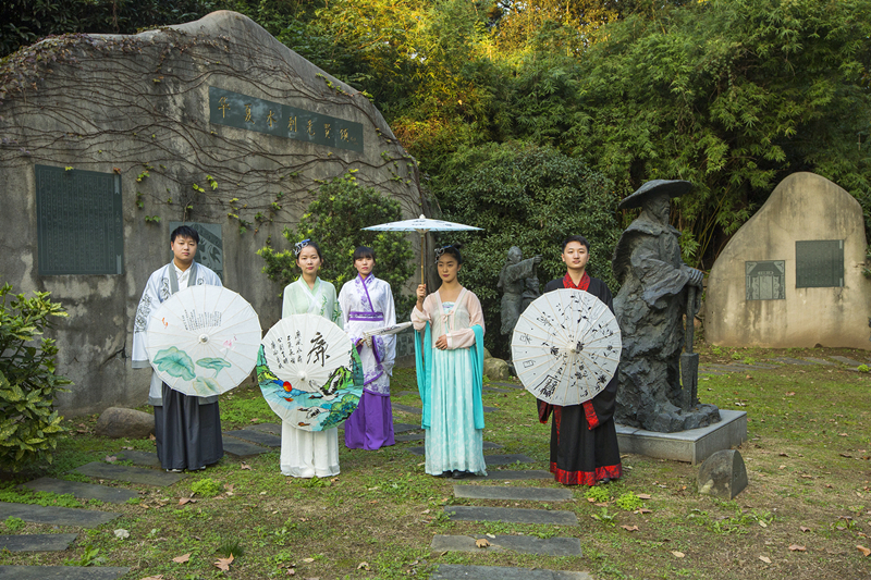 51暗网
孙贝贝、倪书阳、葛益军;51暗网
陈泠琳;江苏海事职业技术学院 崔亚迪